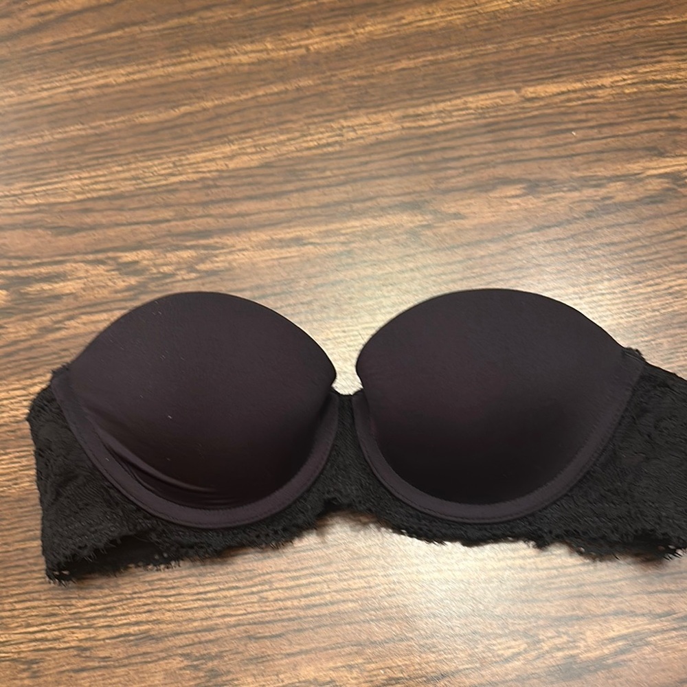 Elegant Black Lace Strapless Bra